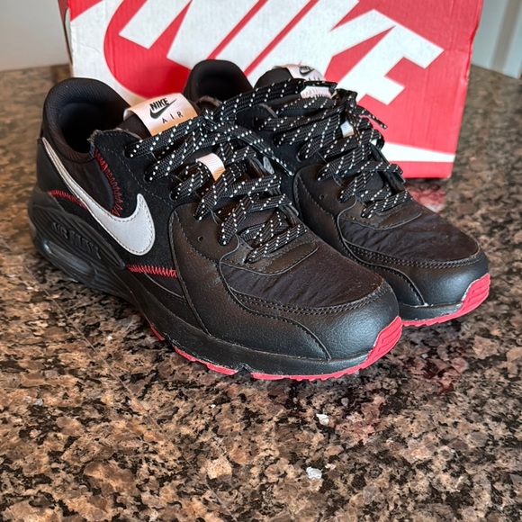 Nike air Max Excee Black and Red Sneakers with Rugged Design EUC 7.5 - Picture 1 of 13